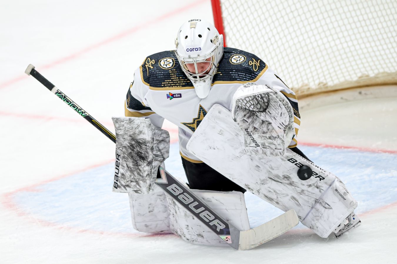 «Адмирал» продлил контракт с голкипером Арсением Цыбой