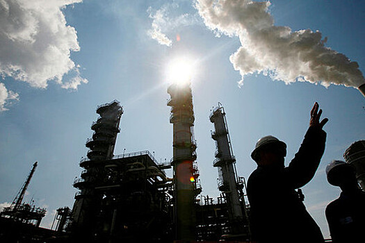 Magyar Nemzet: MOL не выявила внешних причин пожара на НПЗ недалеко от Будапешта