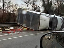 В Сочи на Мамайском перевале перевернулась «Газель» с помидорами