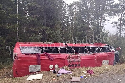 Два человека погибли при опрокидывании автобуса в Ханты-Мансийском районе