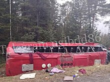 Два человека погибли при опрокидывании автобуса в Ханты-Мансийском районе