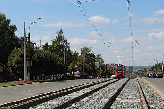 В Ижевске меняют опоры контактной сети для трамвайных путей