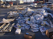 На Орджоникидзе фура завалила клеем проезжую часть