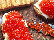 EUobserver: Евросоюз может ввести запрет на импорт российской икры, водки и сигарет