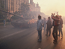«Мчались к Белому дому, обгоняя танки» 30 лет назад начался августовский путч. Как Москва оказалась на грани войны?