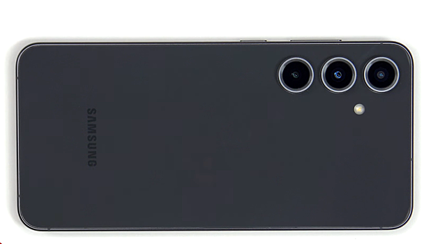 Сервисный центр оценил ремонтопригодность Samsung Galaxy S24FE на 8.5 из 10