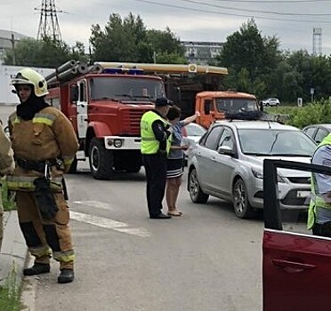 В Калуге на Грабцевском шоссе столкнулись две легковушки