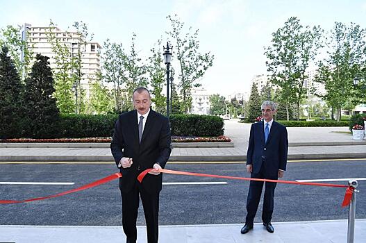 Ильхам Алиев открыл новое административное здание партии «Ени Азербайджан»
