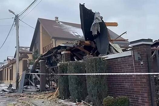 Появились кадры разрушений после атаки ВСУ на столицу региона России