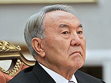 Назарбаев добровольно отказался от последней власти в Казахстане