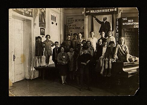 Коллажи и групповые снимки: Главархив рассказал о школьных фотографиях прошлого века из своих фондов