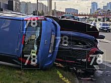 В Петербурге на видео сняли разбитые иномарки после жесткого ДТП