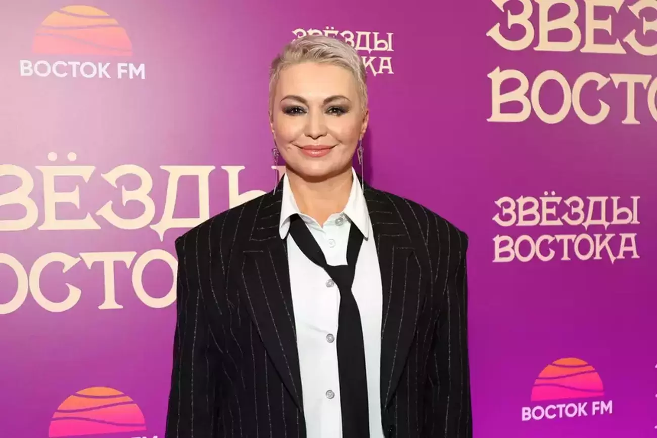 Катя Лель рассказала, что отказалась от приглашения в группу Блестящие