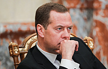 Медведев предложил повысить НДС