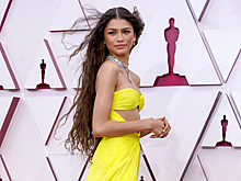 Парад голых животов и неудачные смены имиджа на красной дорожке «Оскара-2021»