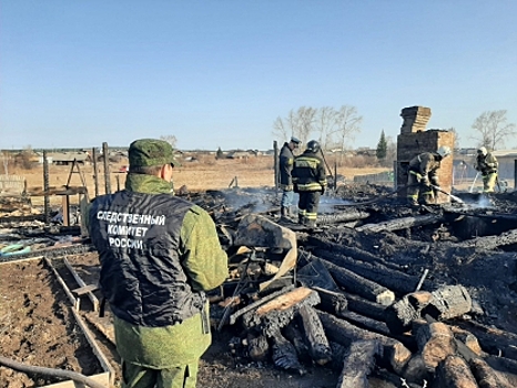 В Свердловской области сгорел дом многодетной семьи. Из семерых детей погибли пятеро