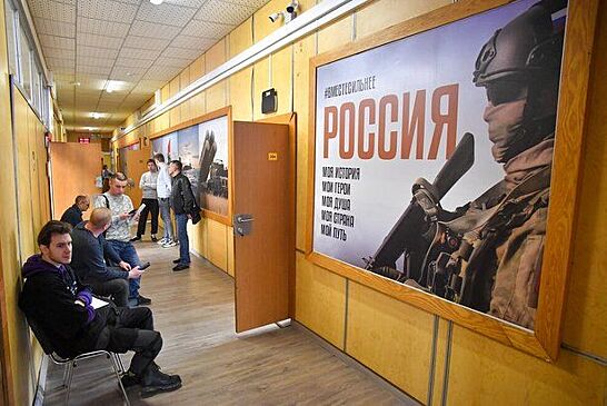 Анна Михайловская посетила столичный пункт отбора на службу по контракту