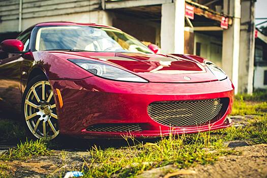 Lotus отказался от полного перехода на электрокары