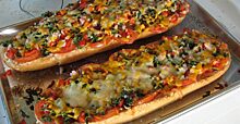«Ленивая» пицца на батоне — бюджетная альтернатива походу в пиццерию