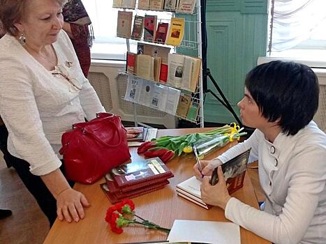 Вологжанка удостоена литературной премии за книгу об Александре Панкратове