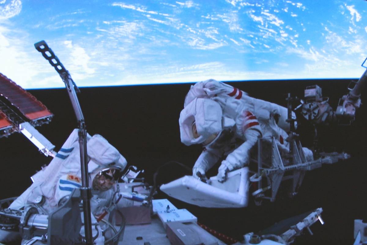 Тайконавты Shenzhou-20 завершили второй выход в открытый космос