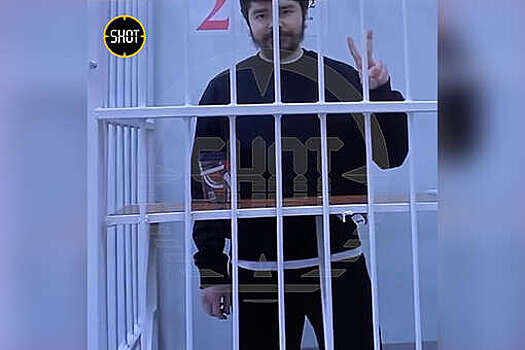 Mash: блогер Шабутдинов занялся чтением и стрижкой в СИЗО