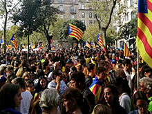 На радикалов в Барселоне направили водомет