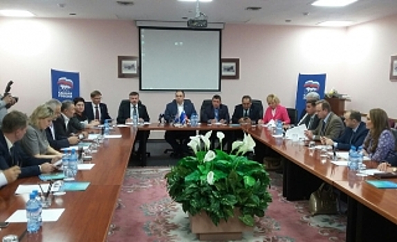 В Салехарде проходит заседание регионального политсовета «ЕДИНОЙ РОССИИ»