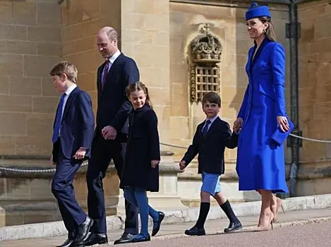 Принц и принцесса Уэльские с детьми посетили пасхальную службу
