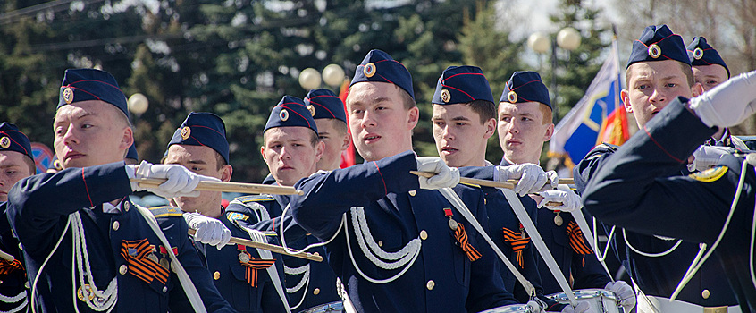 Более 2 тысяч кадет прошагают по Центральной площади Ижевска в День оружейника