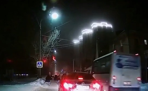 Нижегородка спасла перебегавшего через дорогу ребенка от гибели
