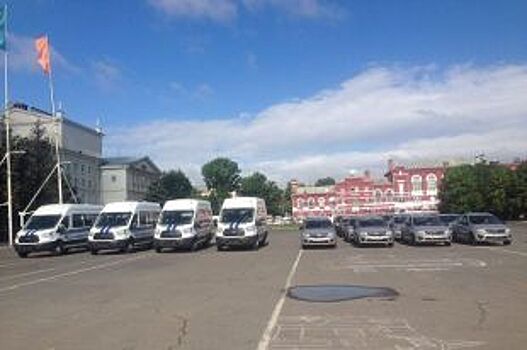 Глава региона вручил саратовским полицейским ключи от 25 автомобилей