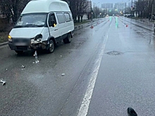 В Волжском микроавтобус насмерть сбил 30-летнего мужчину