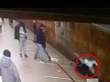 В метро Москвы мужчина погиб, спасая прыгнувшего под поезд пассажира