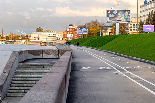 В Петербурге после ремонта открыли для пешеходов Свердловскую набережную