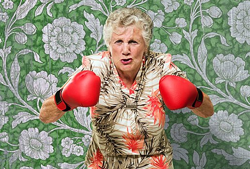 Пенсионерку оштрафовали за драку на борту самолета