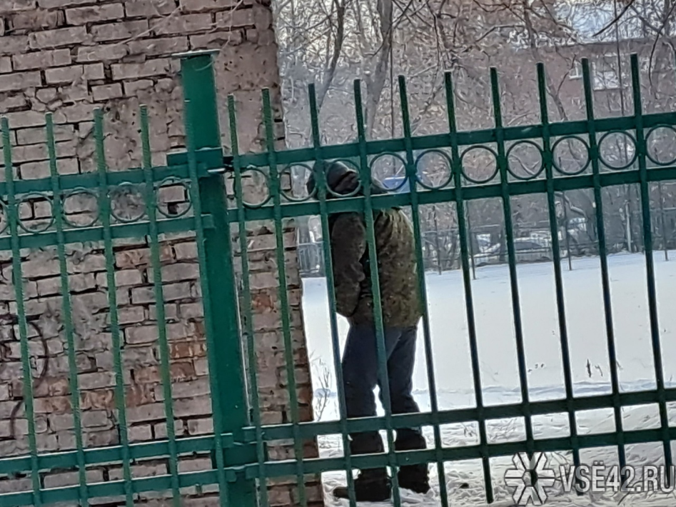 Справил малую нужду. Китайцы справляют нужду на улице. индийские дети справляют нужду на улице. девушки справляют нужду на улице.