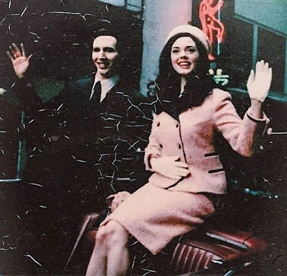 Роуз Макгоуэн и Мэрилин Мэнсон, во время съемок клипа «Coma White», 1998 год