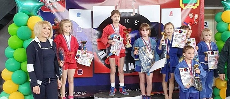 Воспитанницы Спортивного клуба «Схватка» из Десеновского заняли призовые места в турнире по самбо в честь Международного женского дня