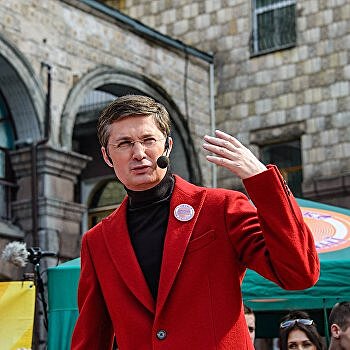 Думает одним местом: украинский ведущий-русофоб обвинил коллегу в непатриотичной связи с РФ