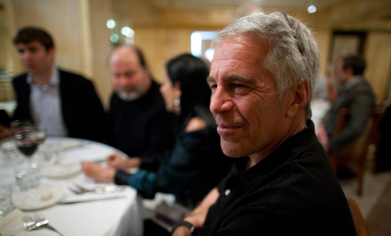 Датский король и шведская принцесса оказались связаны с финансистом-педофилом