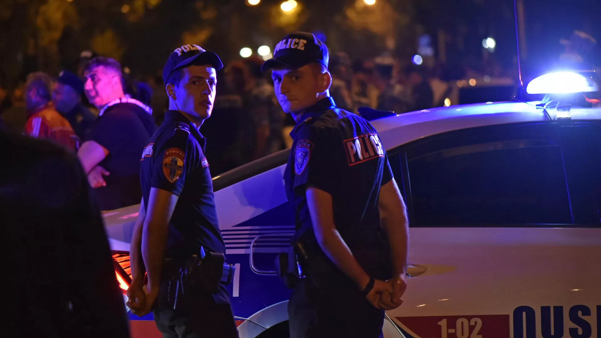 В Ереване взорвалась машина, пострадали несколько человек