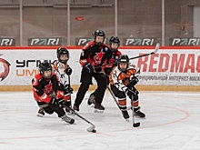Юные хоккеисты съехались в Верхнюю Пышму на турнир памяти Александра Козицына