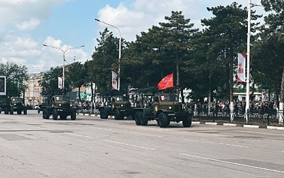 Войска Новочеркасского гарнизона провели парад в честь 80-летия Победы