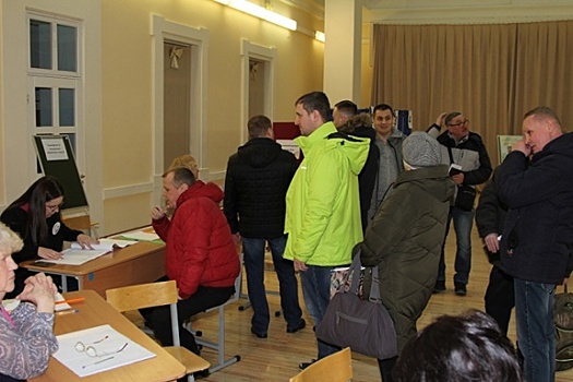 Свыше 130 тысяч жителей Среднего Урала голосуют сегодня по месту нахождения