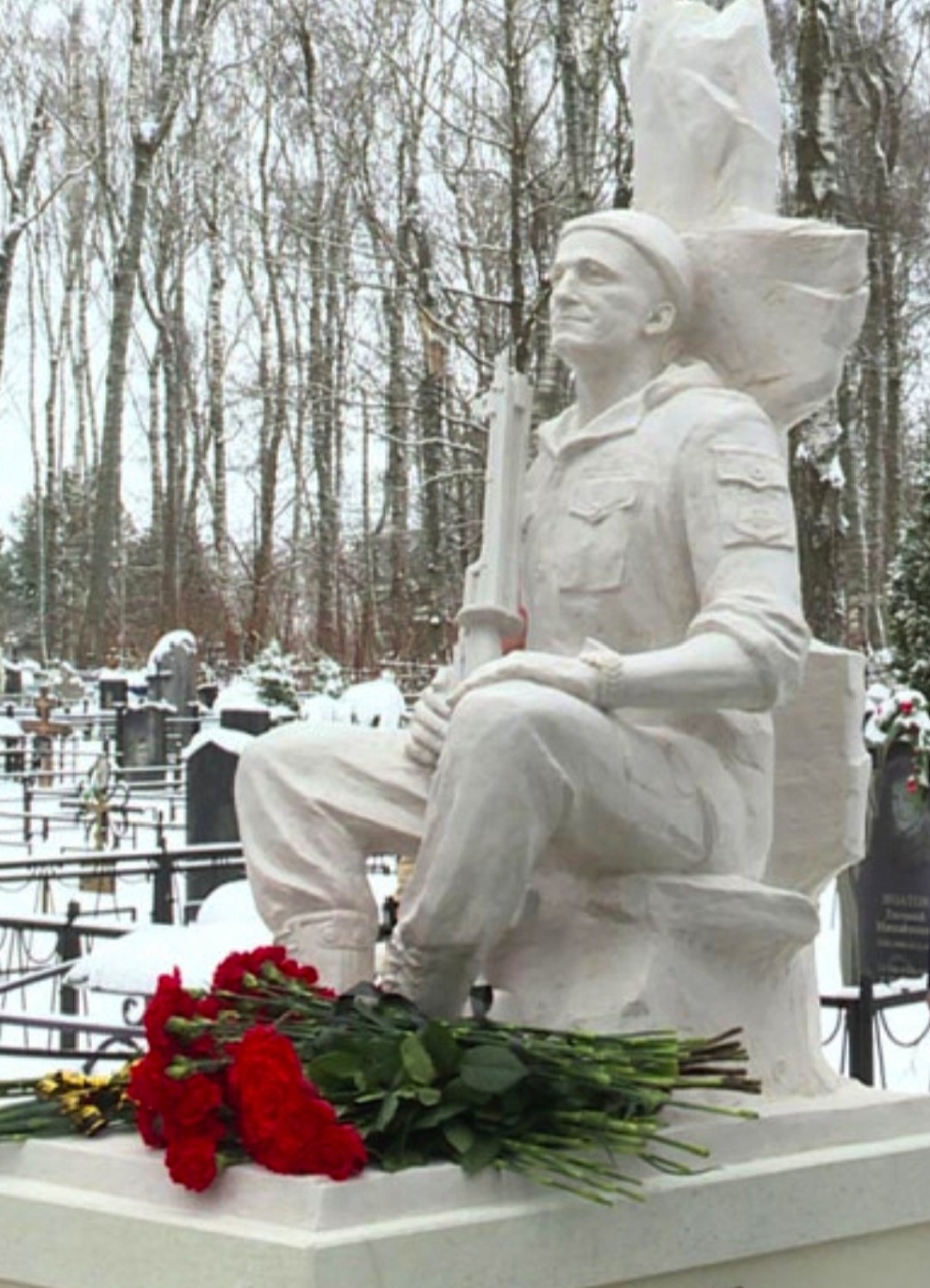 Памятник участнику СВО с позывным «Калуга» открыли на его малой родине
