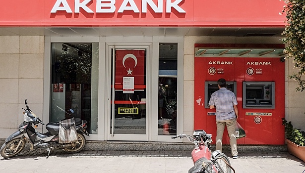 Россиян предупредили о проблемах с банковскими картами в Турции