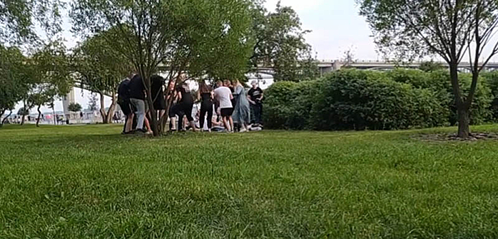 Защитники традиционных ценностей уединились в кустах в Новосибирске