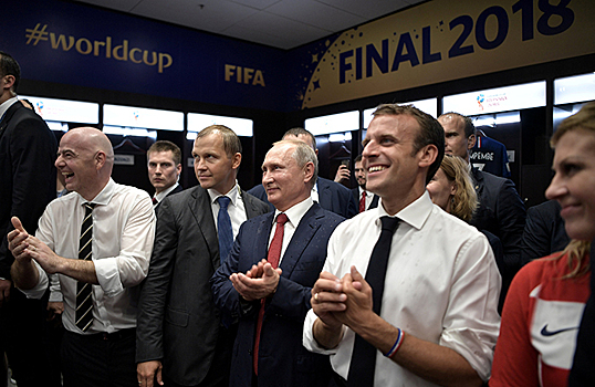 «Путин, хэй-хэй!». Сборная Франции по футболу ярко встретила российского лидера