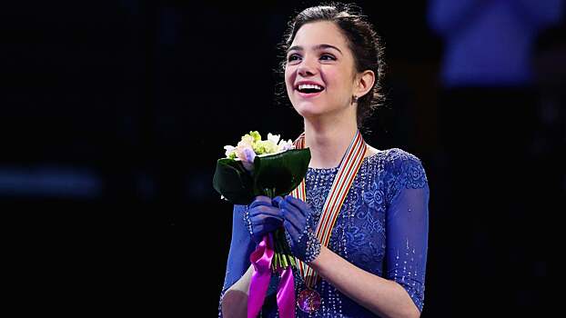 «С днем рождения, Женя». Ягудин, Авербух, Вейр и другие фигуристы поздравили Медведеву с 22-летием